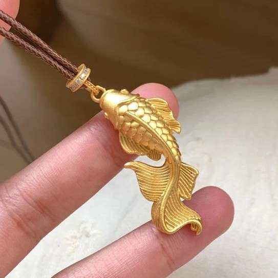 德国品质送礼黄金色古法磨砂锦鲤福泽大鱼吊坠复古长款毛衣链项链