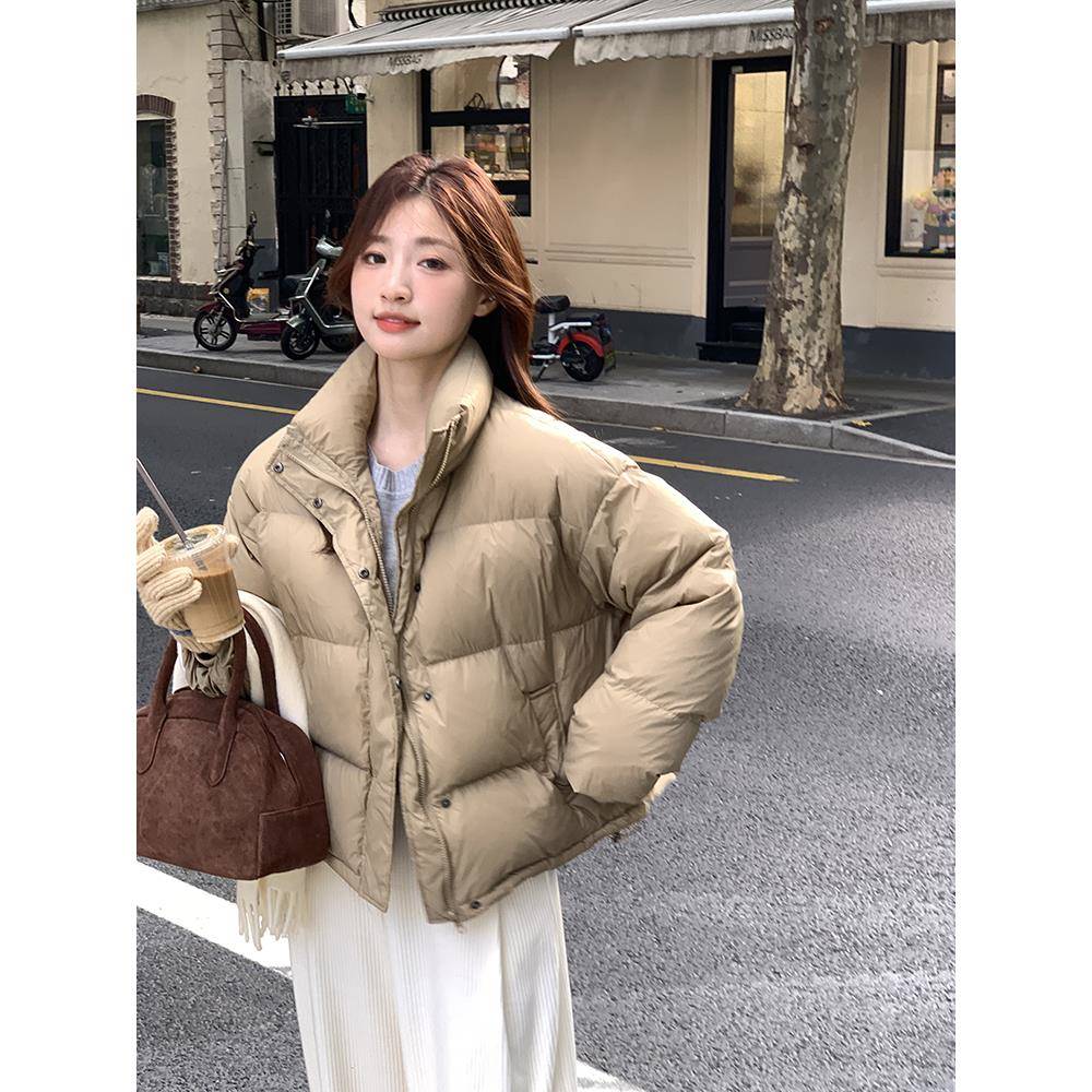 羽绒服女短款2025年新款奶呼呼时尚白鸭绒小个子轻便面包服加厚冬