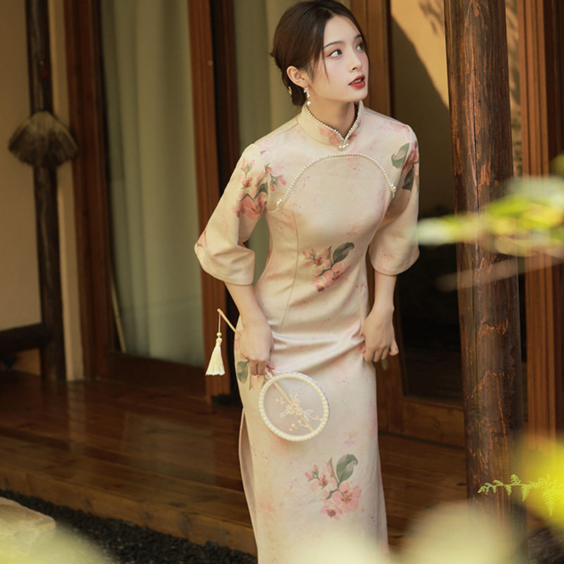 粉色大倒袖披肩旗袍女2025年新款改良春款复古气质鹿皮绒年轻长款