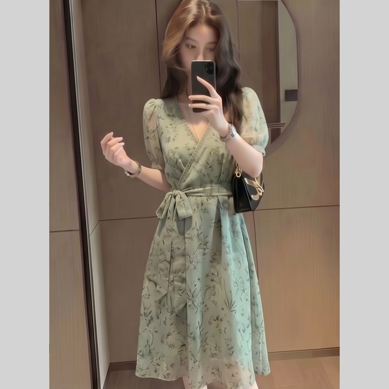 精致女装夏日绝美超火不撞款连衣裙2026新款今年流行爆款休闲裙子