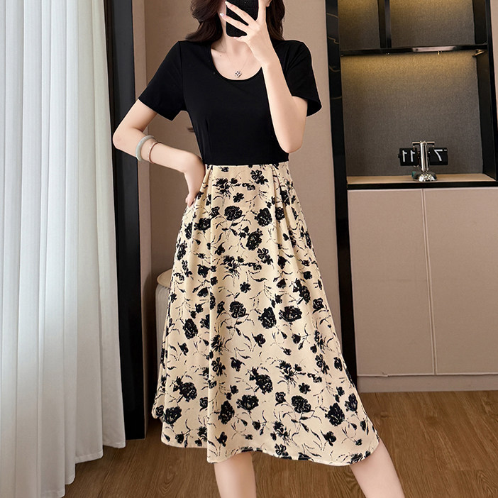 小个子初夏巨好看的碎花洋装女2026新款夏季超火减龄假两件裙子