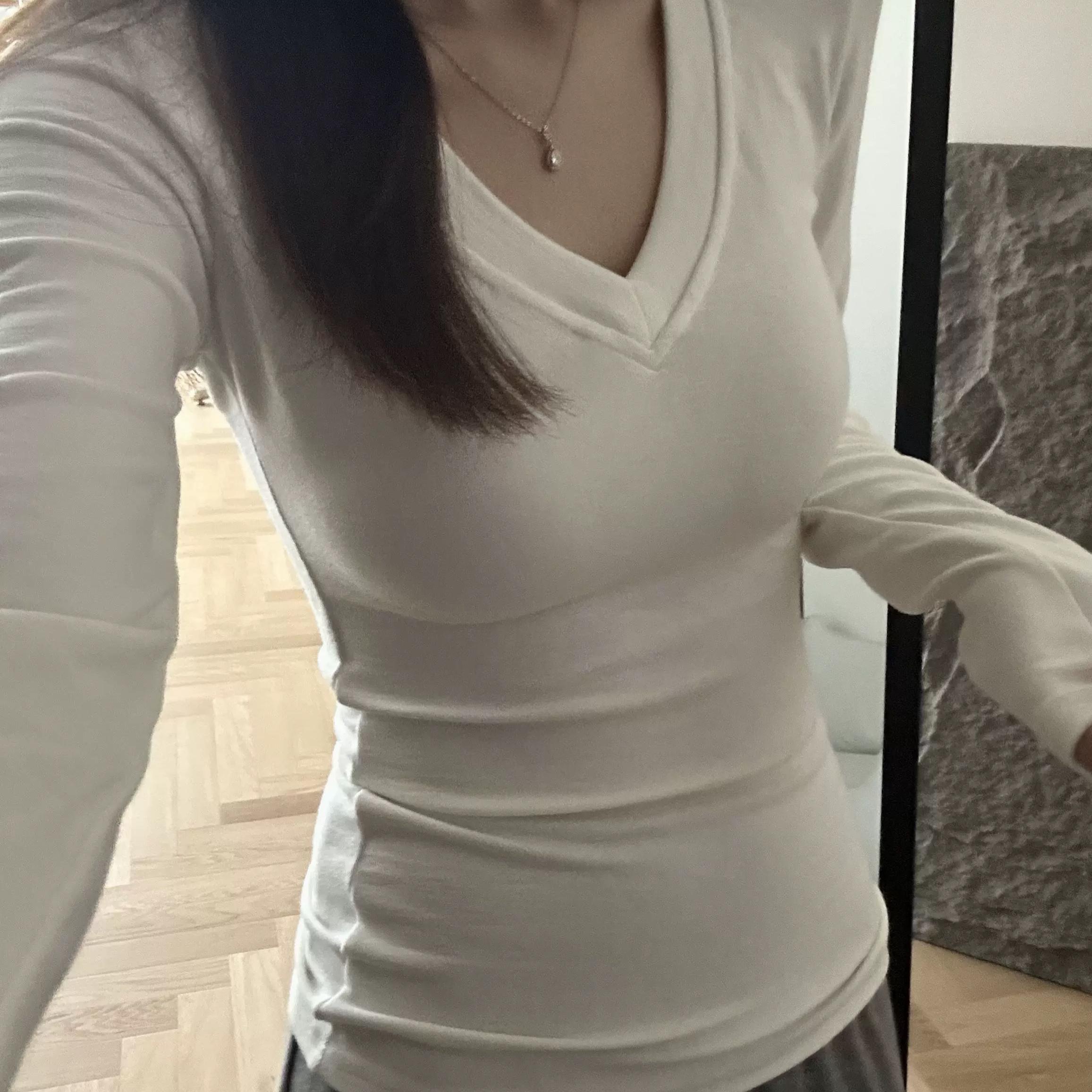 飞狐热女正肩v领长袖T恤