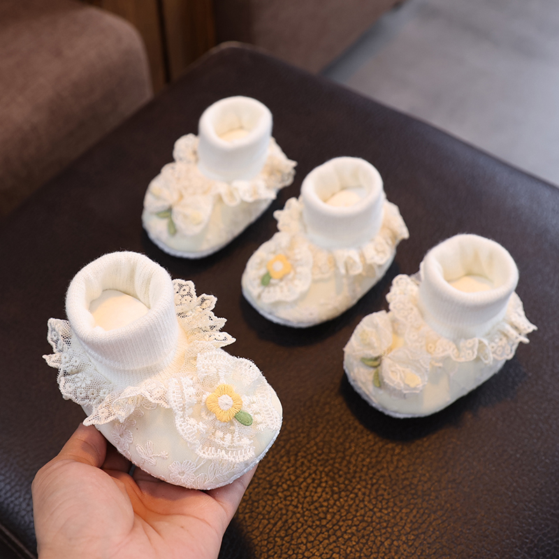 婴儿鞋袜鞋女宝宝蕾丝花边软底脚套春秋冬季加绒保暖防掉鞋0一1岁
