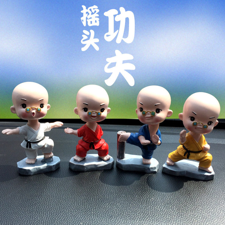 新款可爱摇头汽车卡通摆件树脂功夫打拳眼镜小和尚车内饰弹簧公仔