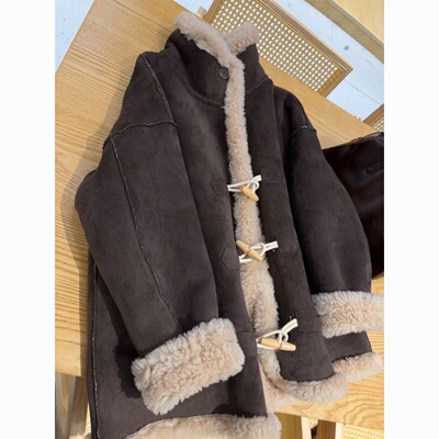 冬季加厚羊羔毛牛角扣中长外套女