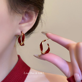 酒红色扭曲C形耳环2025年新款 爆款 高级感洋气耳钉小众过年耳饰女