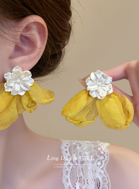 黄色布艺花朵夸张度假风耳环女适合夏天拍照的山茶花耳钉温柔耳饰