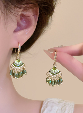 新中式复古绿色水滴流苏耳环女波西米亚民族风耳坠度假风串珠耳饰