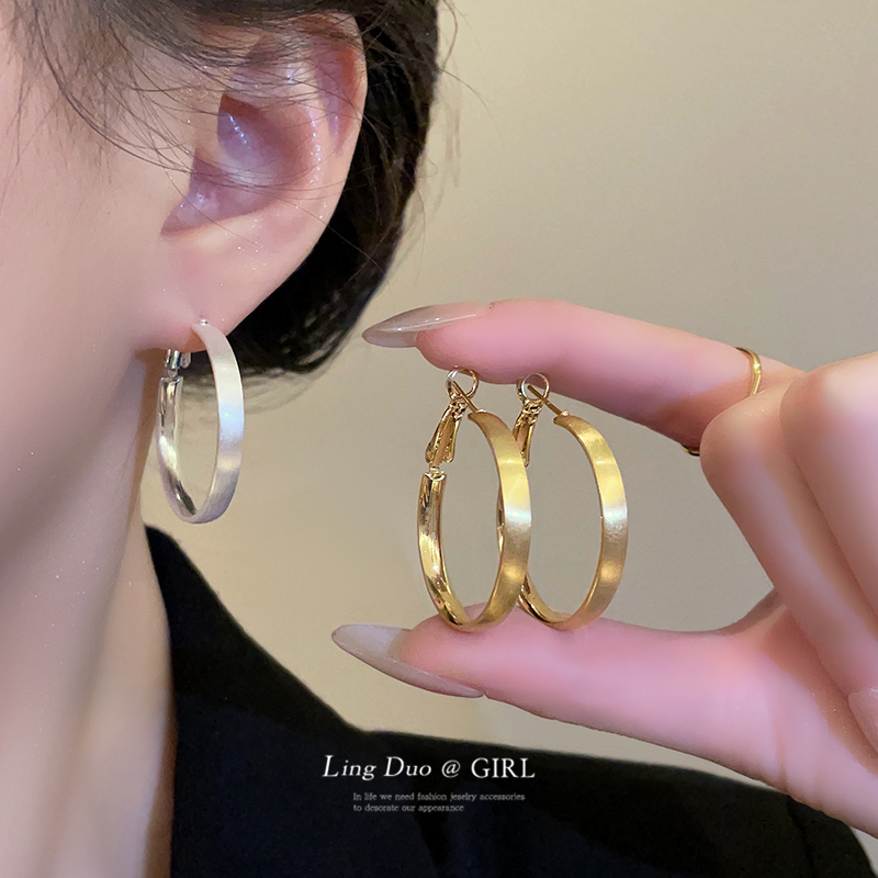 简约拉丝金属素圈耳圈女