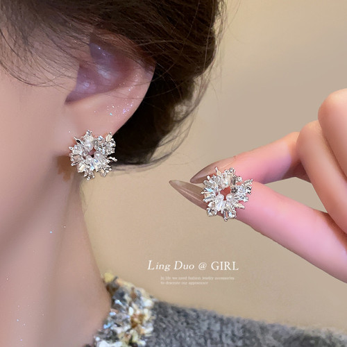 银色太阳花几何珍珠耳钉女款小众高级感耳环精致独特轻奢气质耳饰