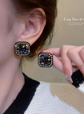 复古黑色方形耳钉女小众设计感耳环2026年新款潮春夏款独特的耳饰