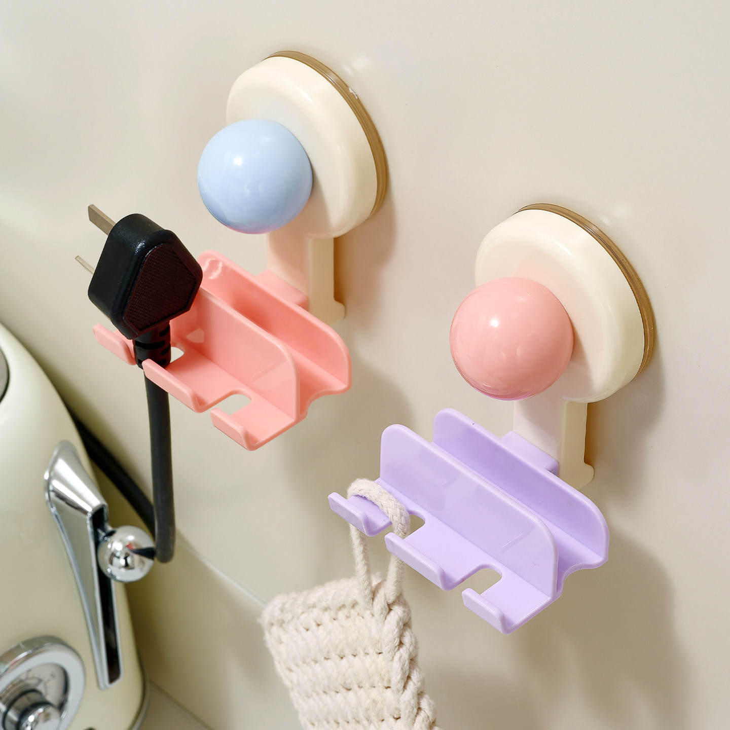 多巴胺吸盘挂钩插头固定器免打孔厨房墙壁挂插座电源电线收纳神器