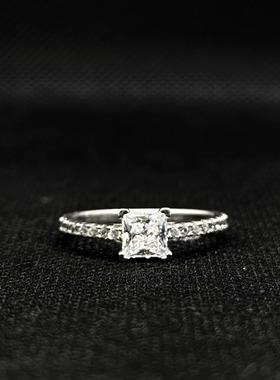 单排公主方一克拉方形戒指