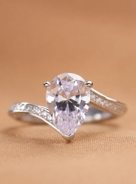心尖挚爱2克拉梨形戒指人工钻饰品钻戒时尚新款豪华订婚戒指闪耀