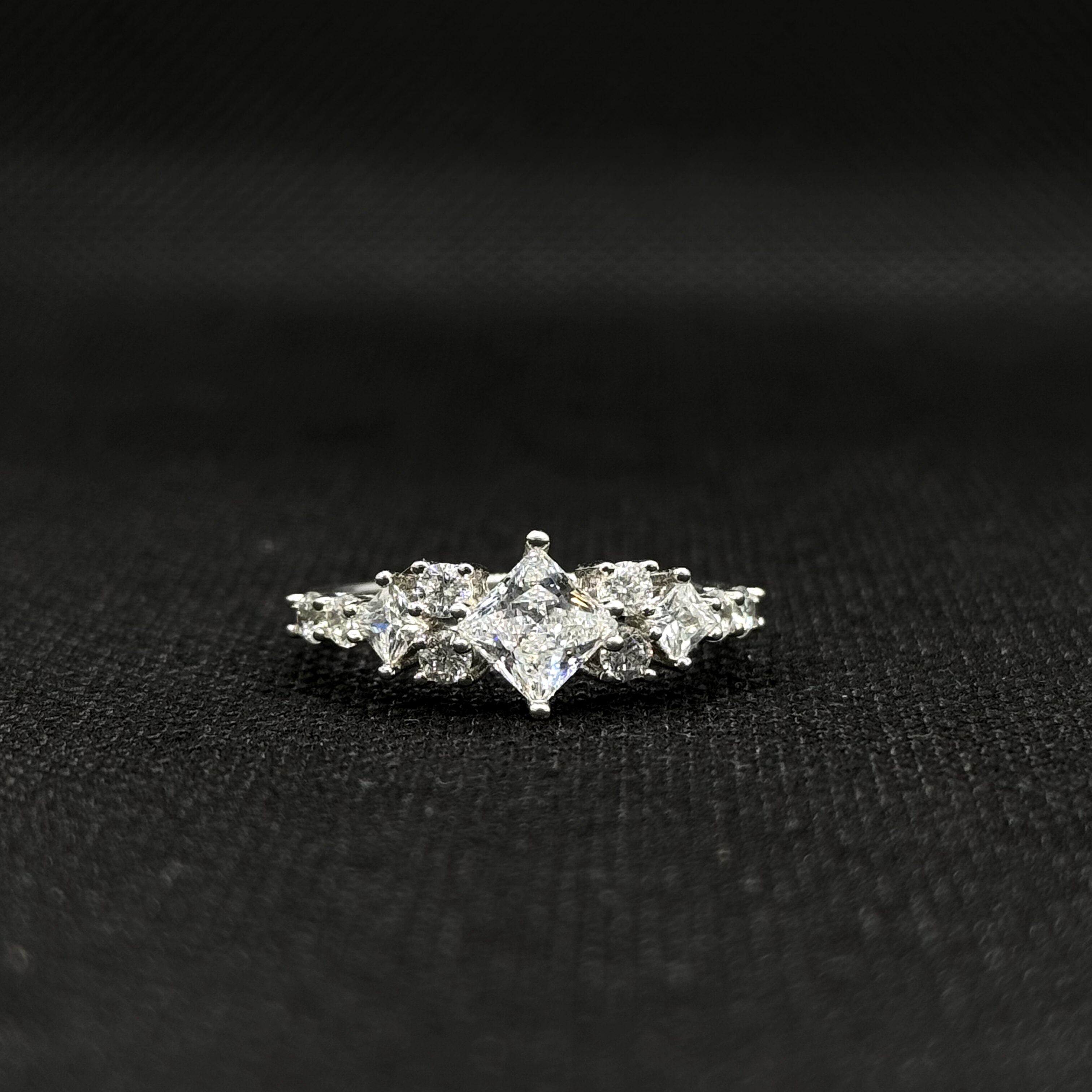 繁星公主方一克拉方形戒指人工钻饰品钻戒时尚新款豪华精致日常