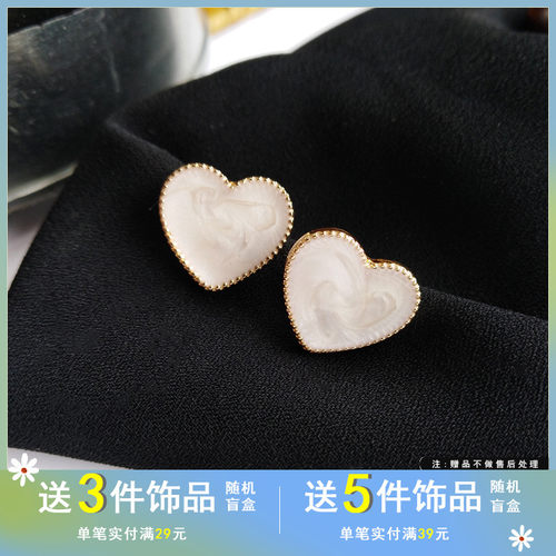 s925银针简约爱心形滴油日常穿搭