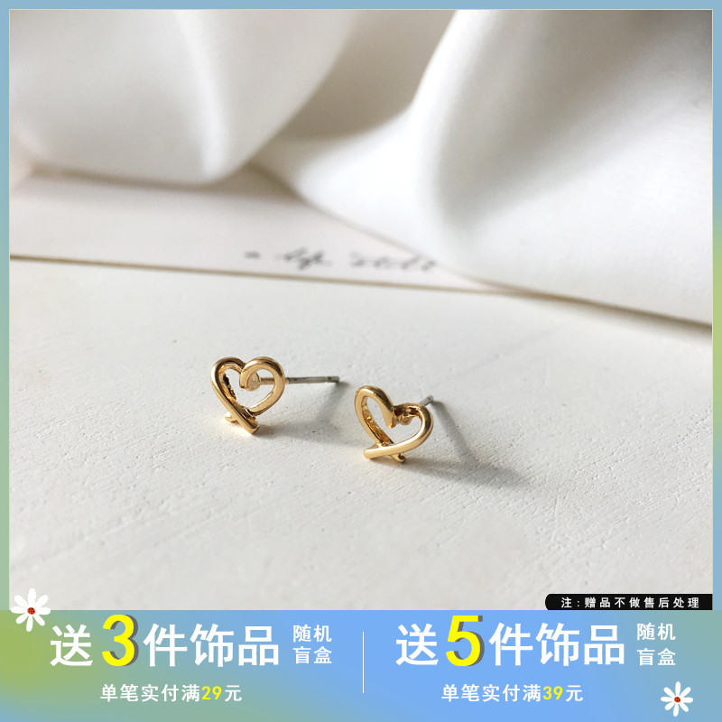 S925银针日韩可爱少女耳饰小巧ins简约桃心镂空耳环个性耳钉2421