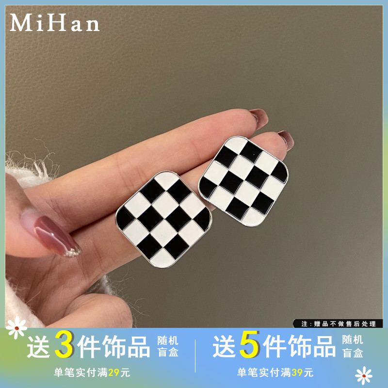 S925银针复古棋盘格子黑白撞色耳钉简约几何方形耳环新款耳饰230使用感如何?