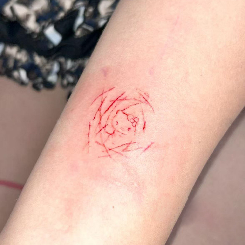 刀刻伤痕玫瑰kt猫彩色纹身贴女防水持久手臂锁骨手腕辣妹ins贴纸