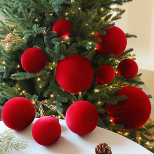 圣诞树装饰品红色绒球挂件圣诞节装饰球节日氛围感场景布置用品