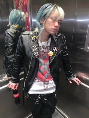 摇滚朋克铆钉皮衣外套