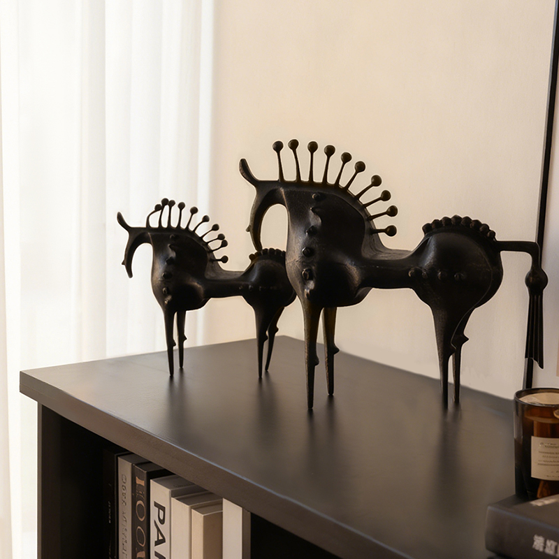 LIVETAI新中式黑色抽象马摆件