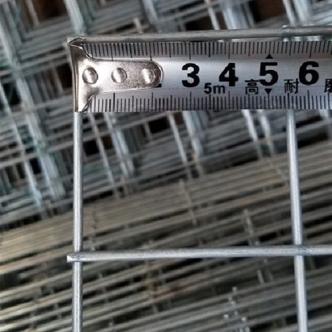 镀锌铁丝网围栏美格网防盗窗防护网钢丝网隔离网片狗笼子大型犬