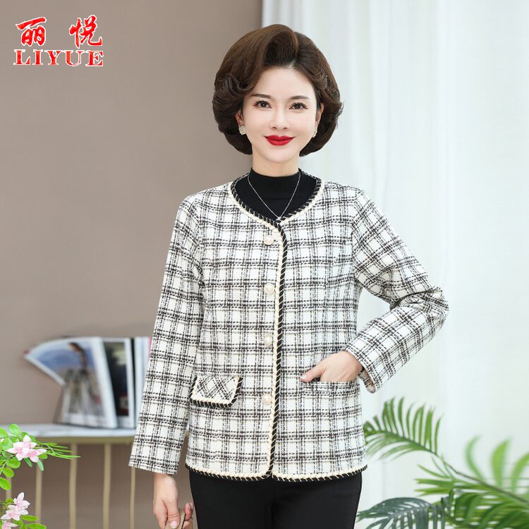 妈秋装洋气中老年人女小香图片