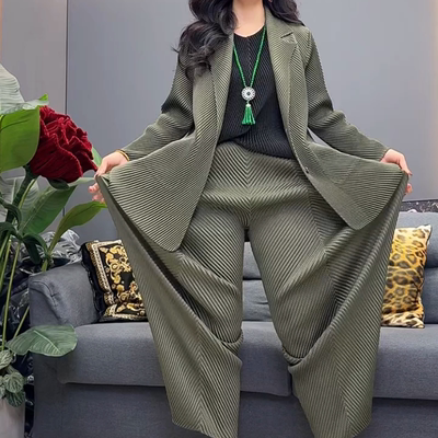 高档三宅褶皱西装领牛奶丝上衣加九分裤两件套装时尚洋气年轻女装