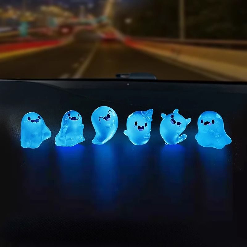 车上摆件粘贴2025新款可爱夜光小幽灵中控屏幕解压公仔车内网红装