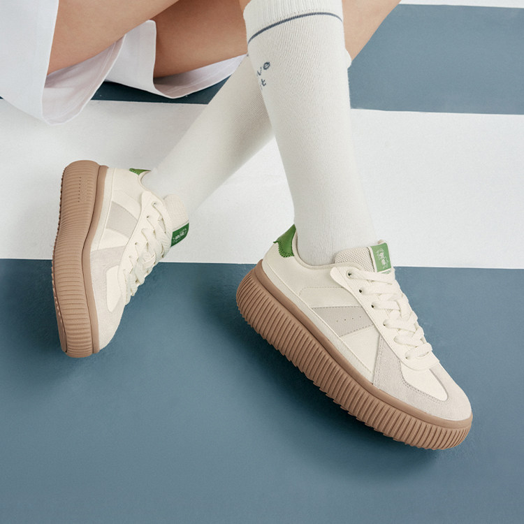 乔丹质燥女板鞋2025年秋季新款运动休闲透气商场同款QDL052253531