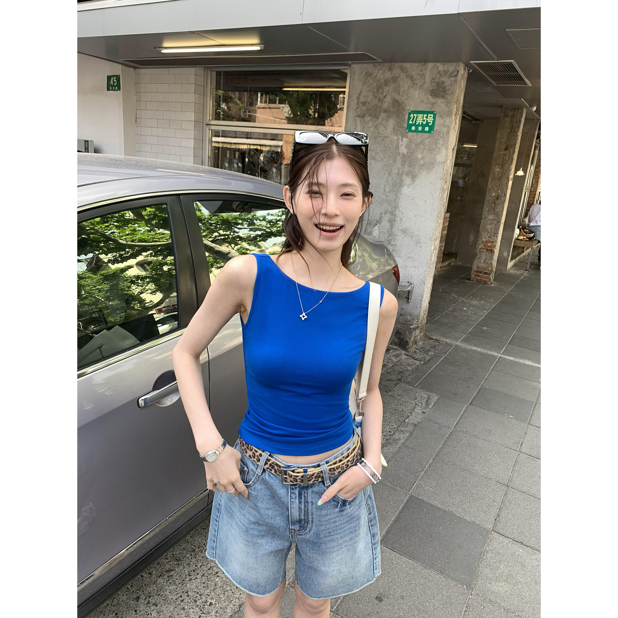 辰米范 小吊带天花板 一字领无袖上衣女设计感露背修身打底背心