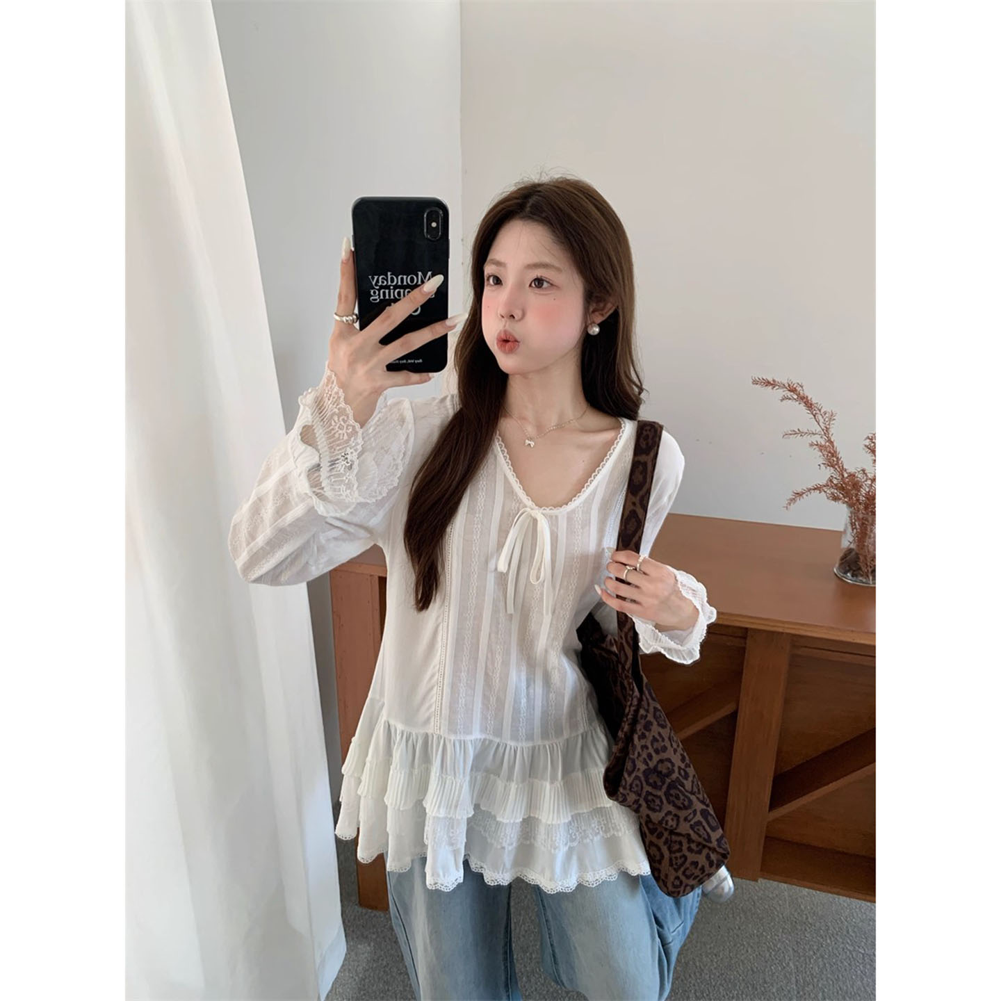 设计减龄显瘦蕾丝花边蛋糕小衫