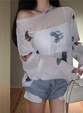 2020 白色长袖蝴蝶t恤女ins超火夏季新款网红宽松印花薄款防晒衫
