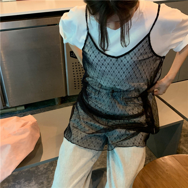 速发斯文正妹~韩系温柔少简约白T恤+复古叠穿蕾丝吊带连衣裙