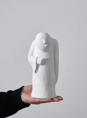 白色陶瓷简约现代人物雕塑摆件