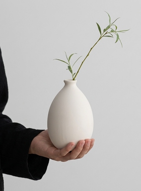 白色陶瓷花瓶简约桌面摆件