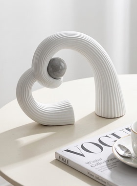 现代简约陶瓷心形桌面摆件