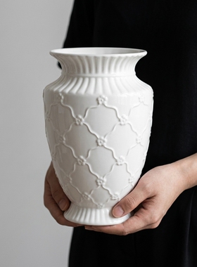 白色陶瓷复古几何纹花瓶摆件