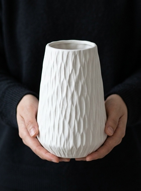 简约白色纹理陶瓷花瓶家居摆件