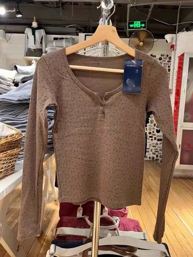 BrandyGirl新款小清新碎花三粒扣圆领T恤bm打底衫女修身长袖上衣