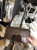 BrandyGirl新款 复古法棍包bm棕色皮扣包女翻盖腋下包手提包单肩包