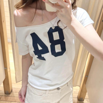 BrandyGirl复古斜肩84印花T恤