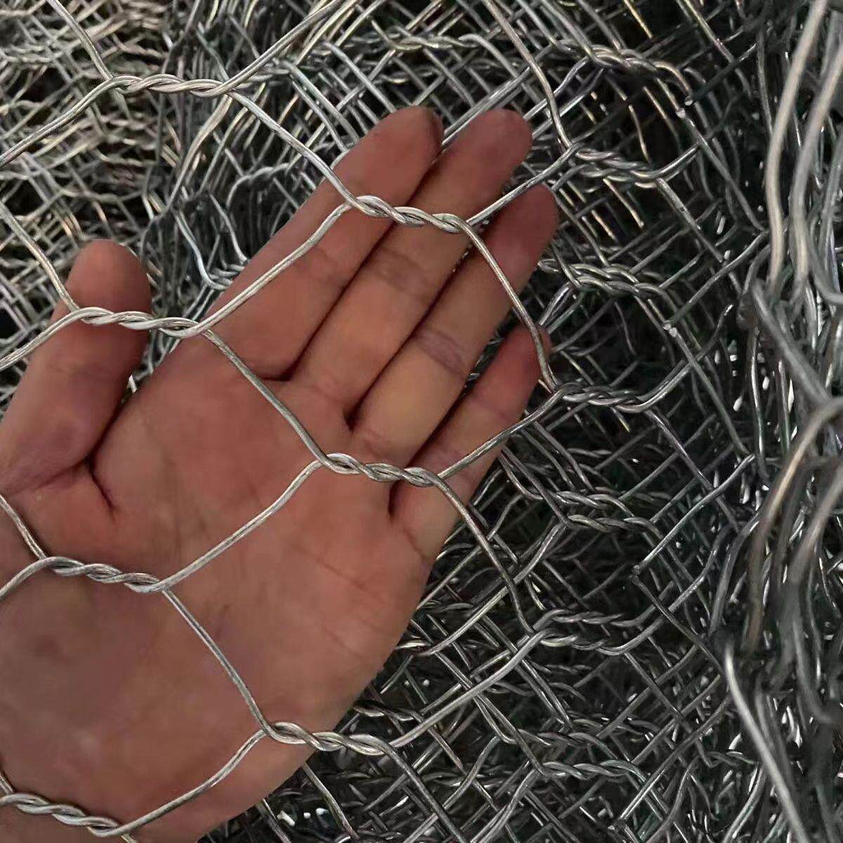 铁牛网护栏网养殖羊猪围网拧花网六角网丝织编装饰钢丝网网格