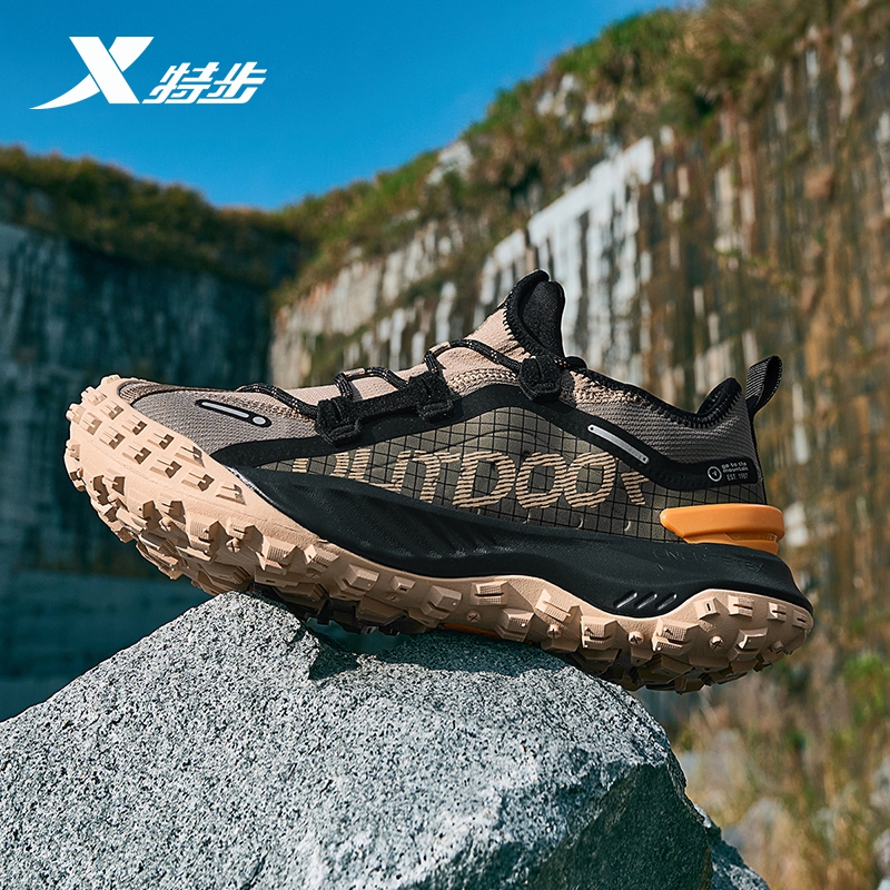 特步防滑男子系带透气运动鞋春季