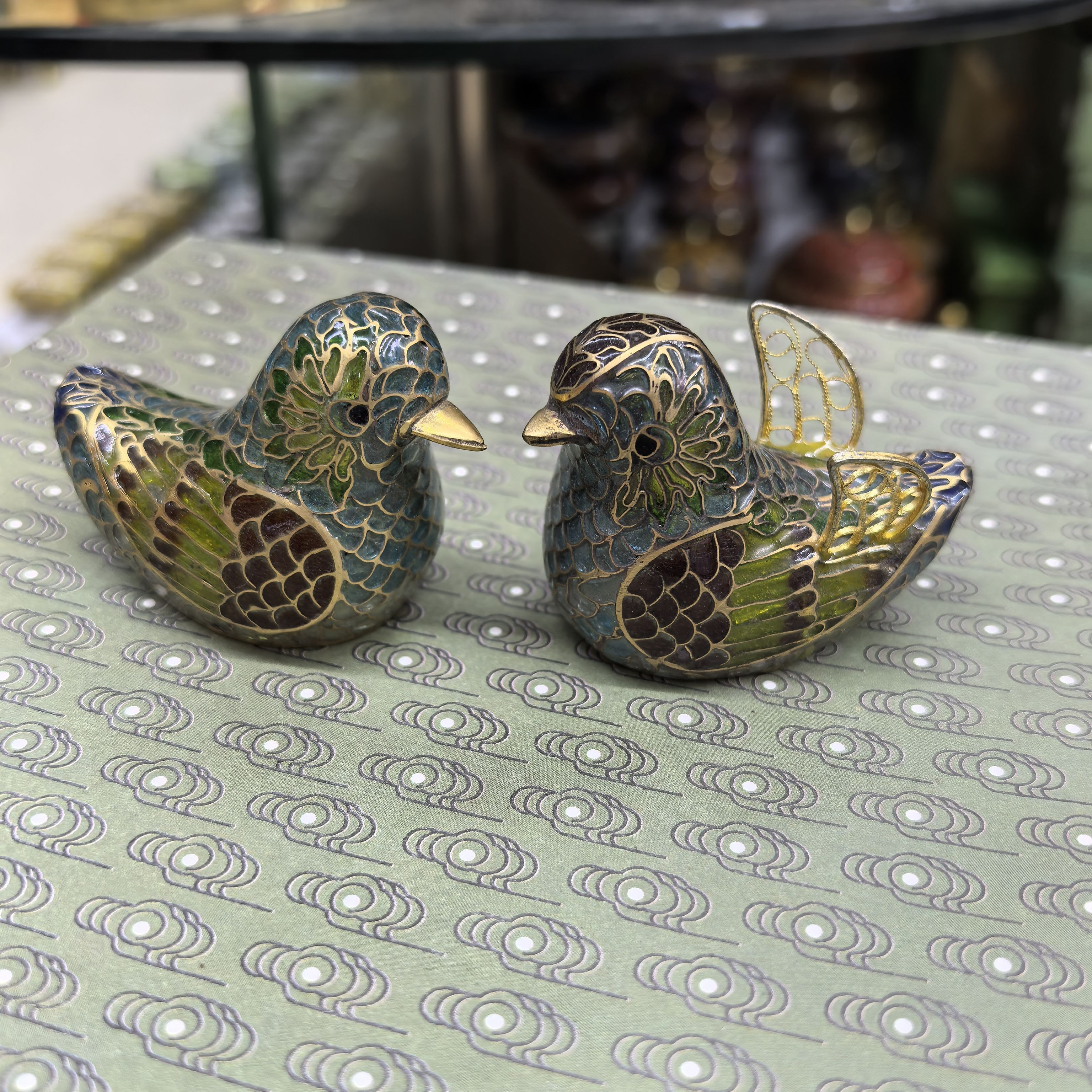 北京景泰蓝脱胎珐琅彩鸳鸯摆件一对展示架陈列居家台面装饰小物件