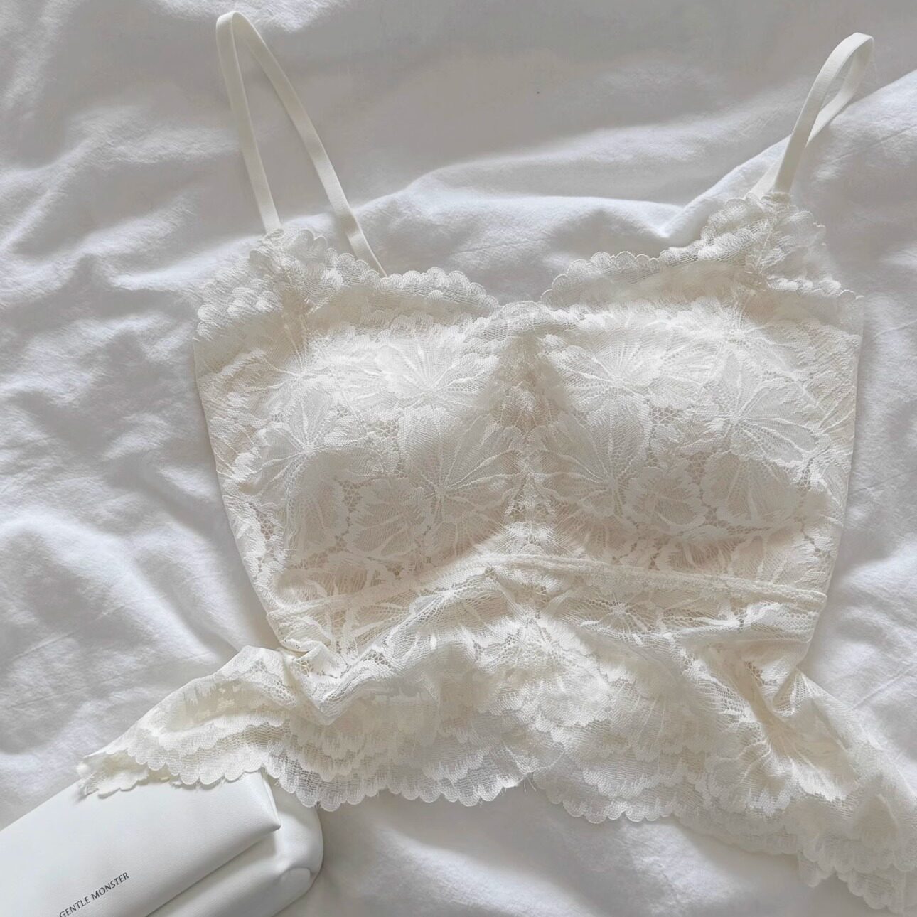 蕾丝吊带美背内衣女自带胸垫无钢圈大胸显小胸聚拢背心式抹胸文胸图片