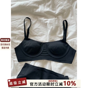 无痕夏季薄款内衣女舒适小胸聚拢上托防下垂无钢圈一片式文胸套装