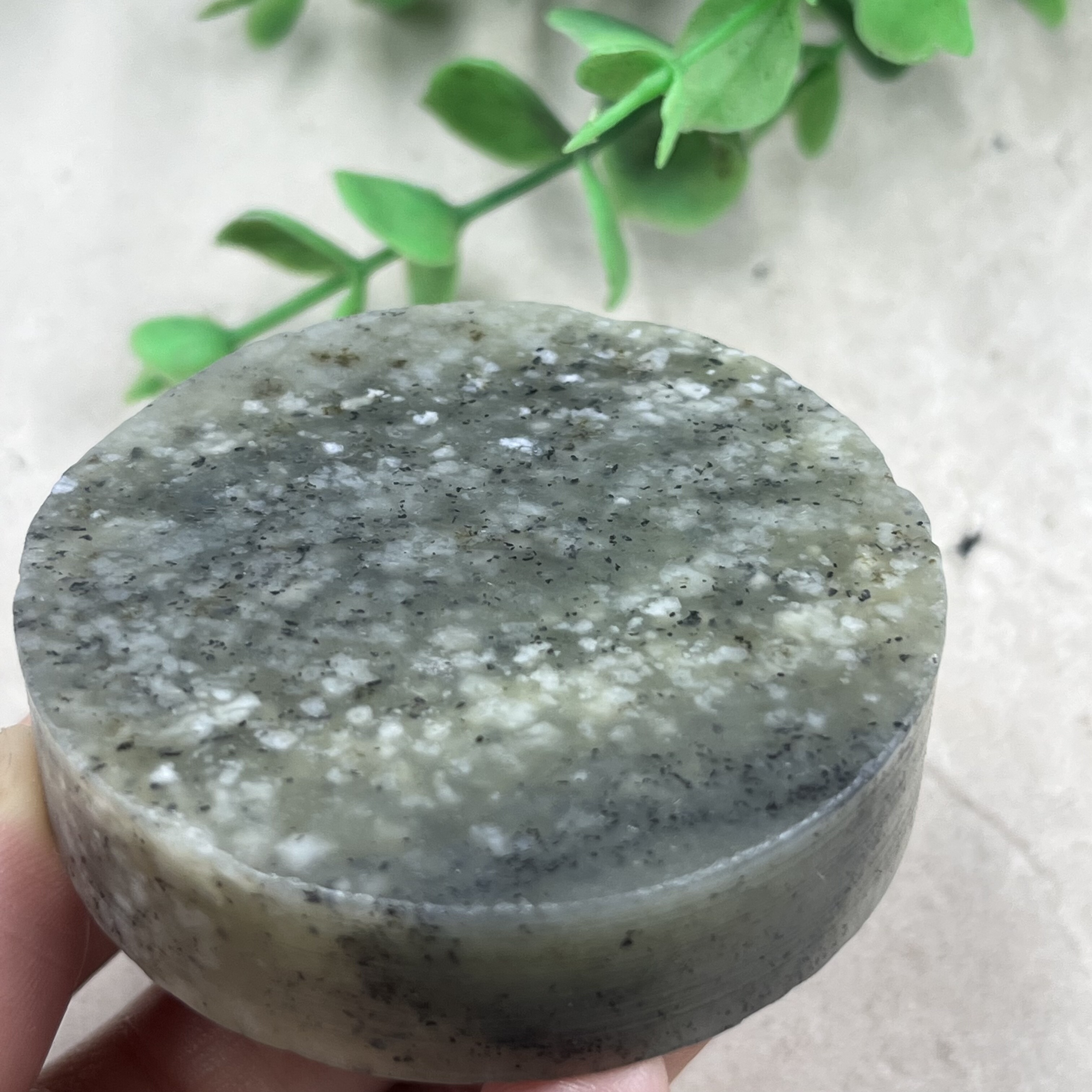 新疆和田玉青花籽飘花手镯芯边角料圆牌玉石料下脚料包邮96克ta