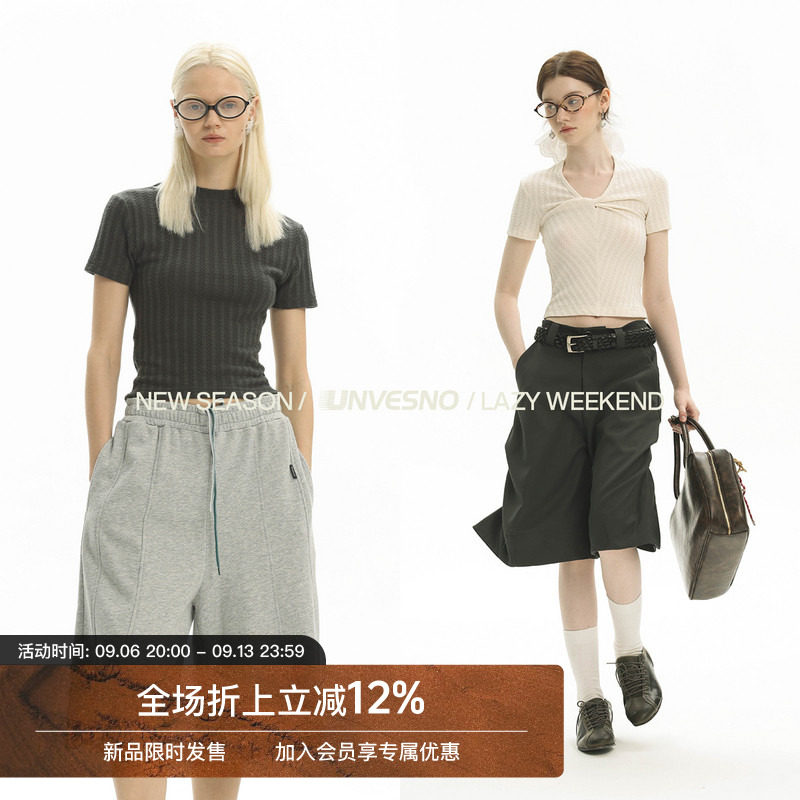 【多种穿法】Unvesno(UN) 扭结堆叠花纹坑条女款透气短袖上衣图片